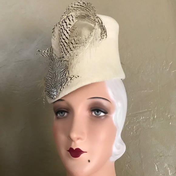 AMAZING FRENCH DESIGNER VINTAGE CREAM \'FEZ\' HAT WITH FEATHERS & RHINESTONES main image 12